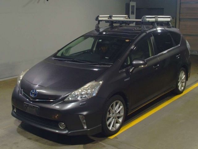 301 Toyota Prius alpha ZVW41W 2014 г. (TAA Yokohama)